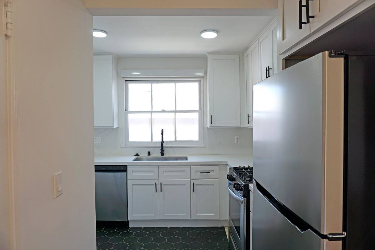 Apartment for rent at 1132-1142 Princeton St, Santa Monica, CA 90403