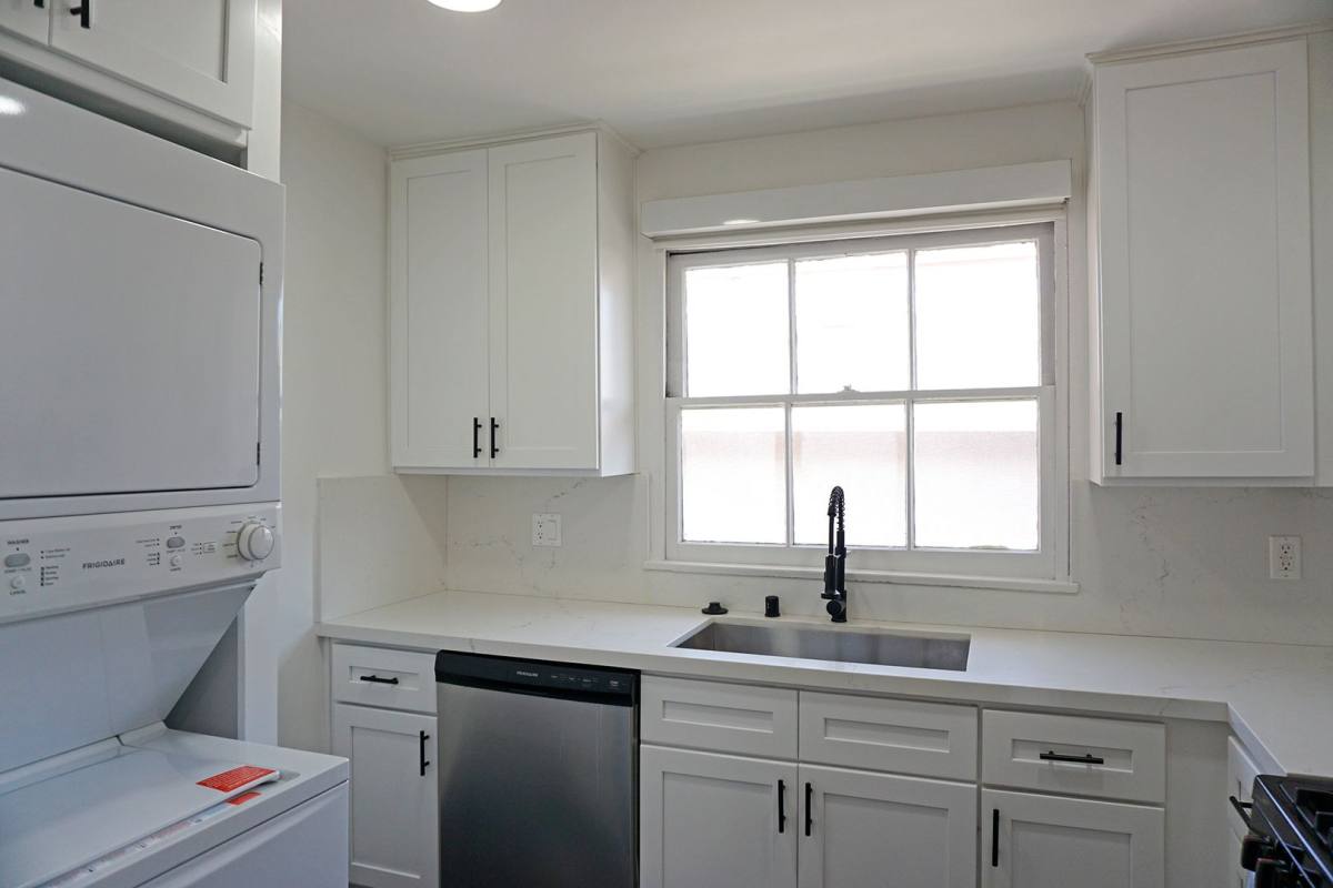 Apartment for rent at 1132-1142 Princeton St, Santa Monica, CA 90403