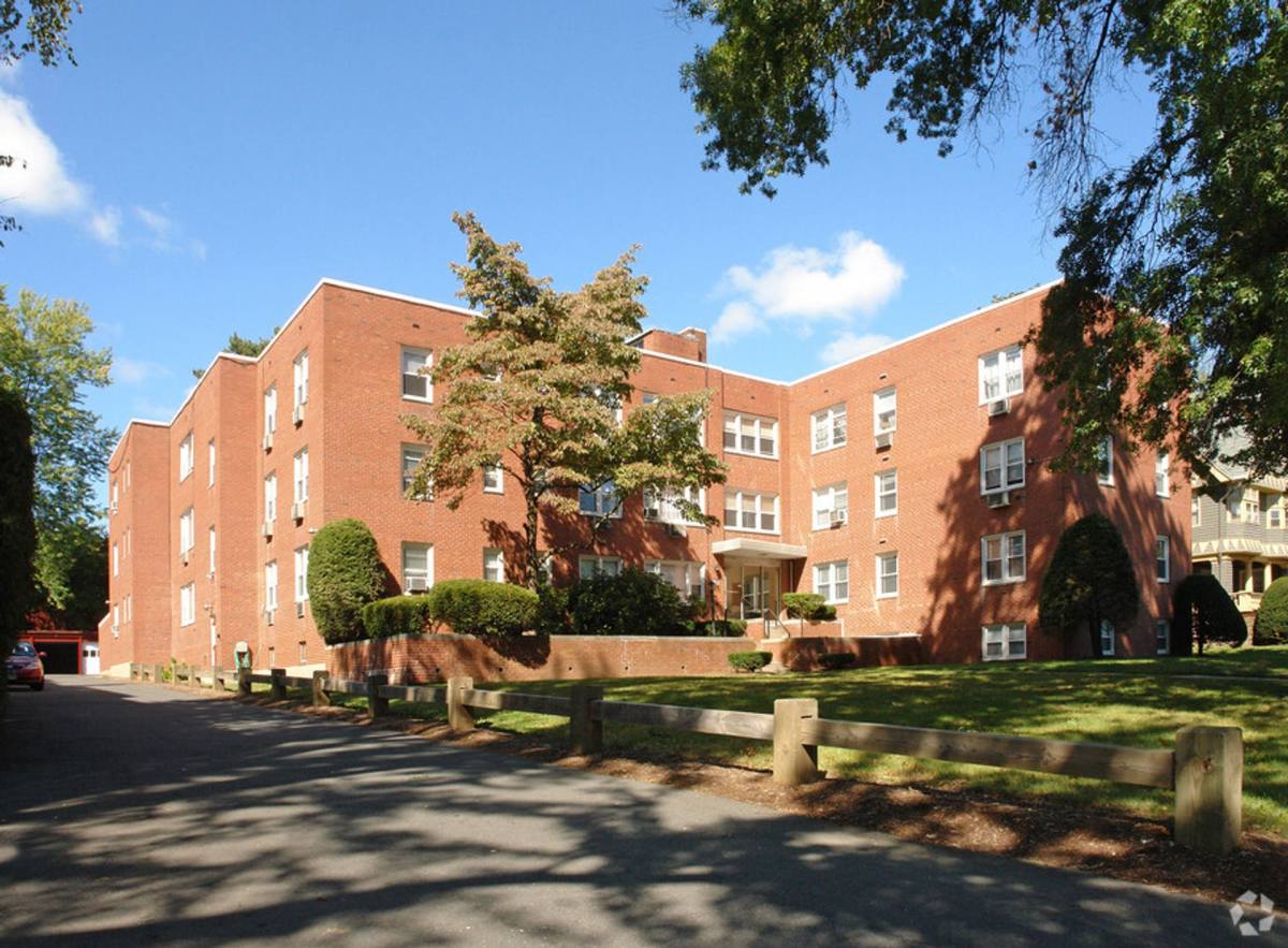 Apartment for rent at 637 Prospect Ave, Hartford, CT 06105