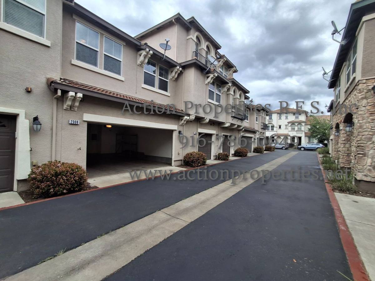Townhouse for rent at 2308 Las Palomas Loop, Lincoln, CA 95648