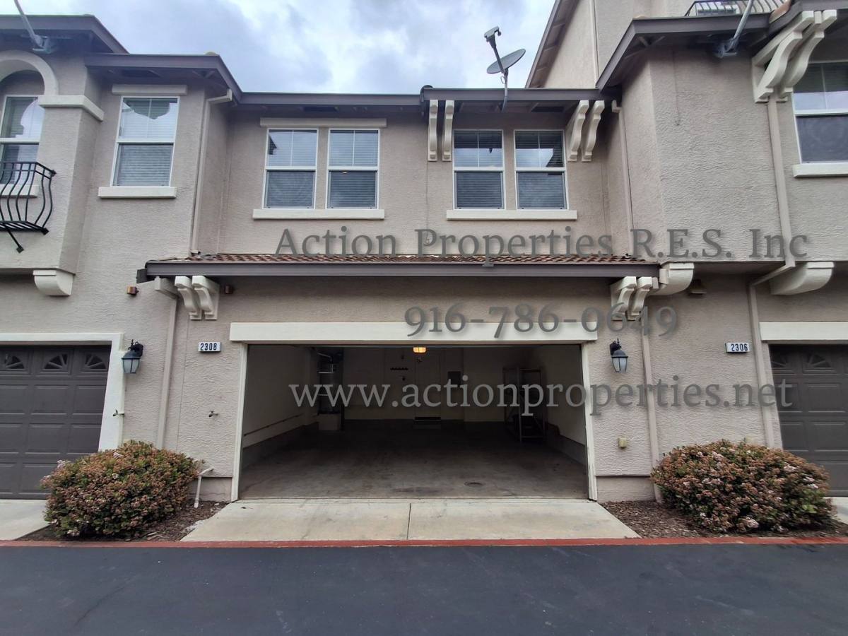 Townhouse for rent at 2308 Las Palomas Loop, Lincoln, CA 95648