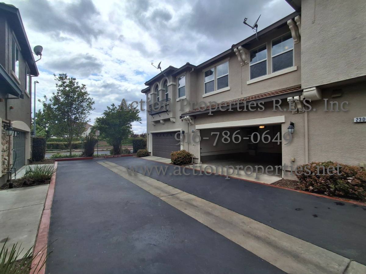 Townhouse for rent at 2308 Las Palomas Loop, Lincoln, CA 95648