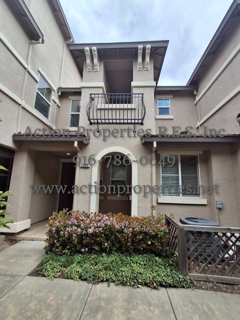 Townhouse for rent at 2308 Las Palomas Loop, Lincoln, CA 95648
