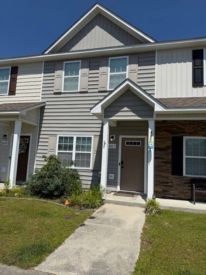 Townhouse for rent at 602 Ebb Tide Lane, Sneads Ferry, NC 28460