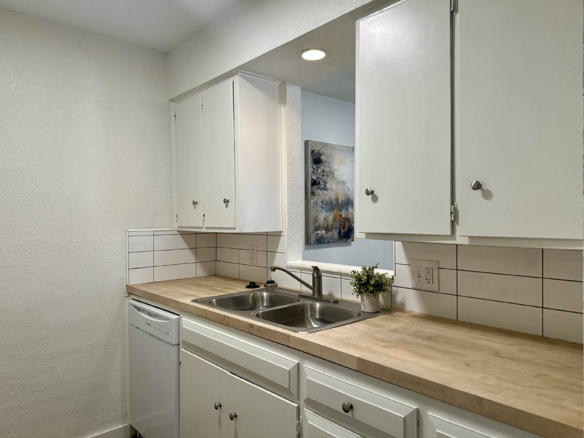 Apartment for rent at 2101 16th St, Lubbock, TX 79401