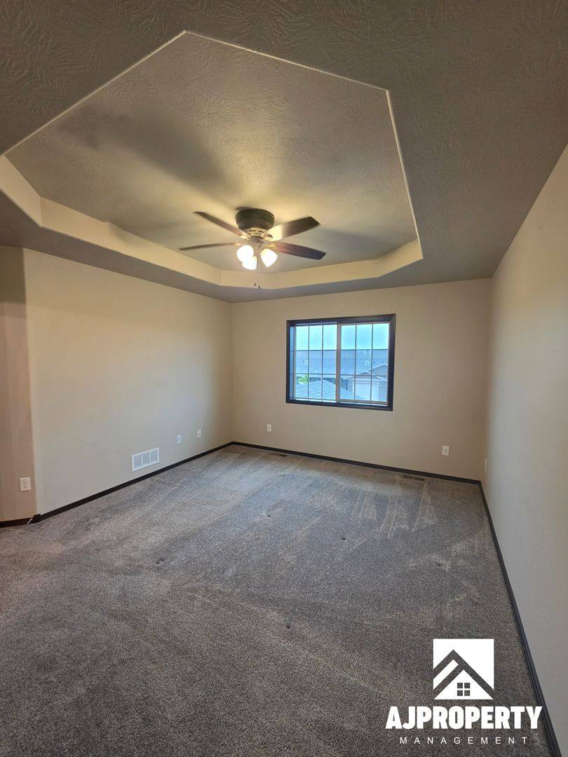 Townhouse for rent at 2542 E Meadowside Place, Sioux Falls, SD 57108