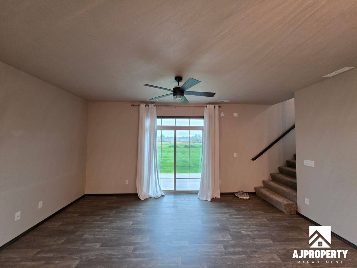 Townhouse for rent at 2542 E Meadowside Place, Sioux Falls, SD 57108