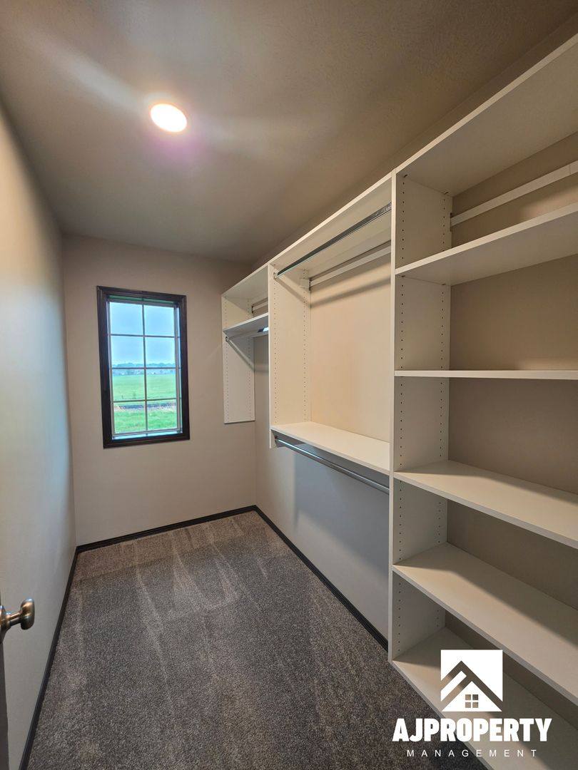 Townhouse for rent at 2542 E Meadowside Place, Sioux Falls, SD 57108