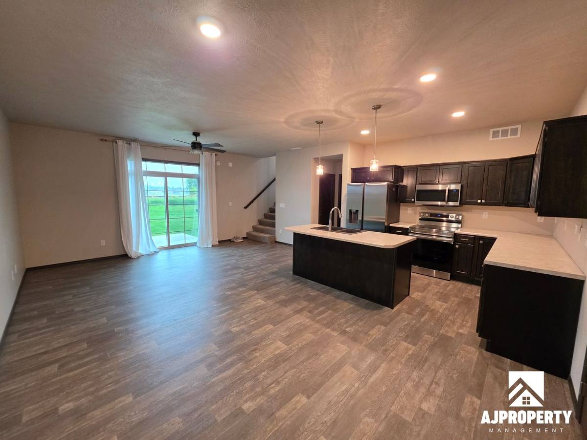 Townhouse for rent at 2542 E Meadowside Place, Sioux Falls, SD 57108