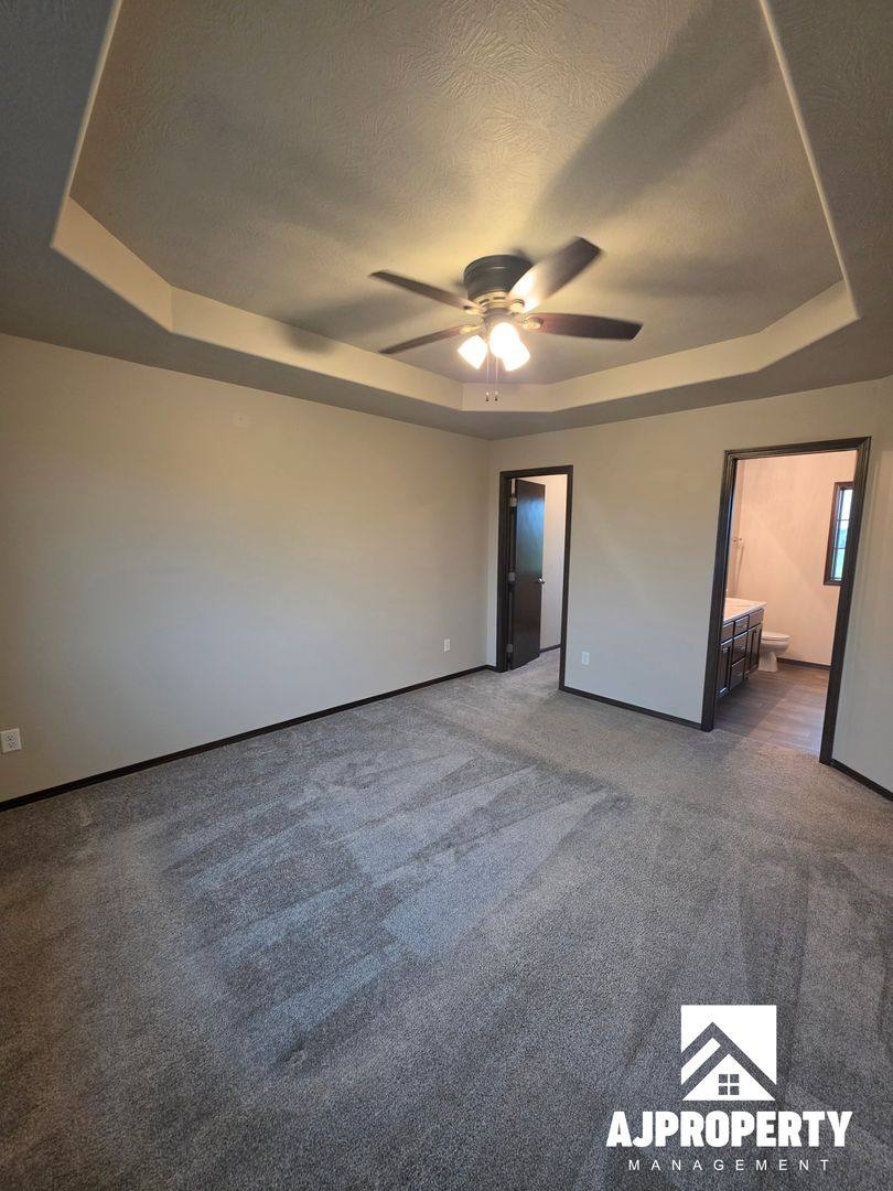 Townhouse for rent at 2542 E Meadowside Place, Sioux Falls, SD 57108