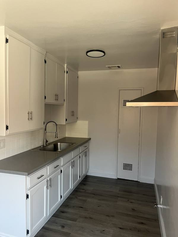 Apartment for rent at 9617 1 2 S Hoover St, Los Angeles, CA 90044