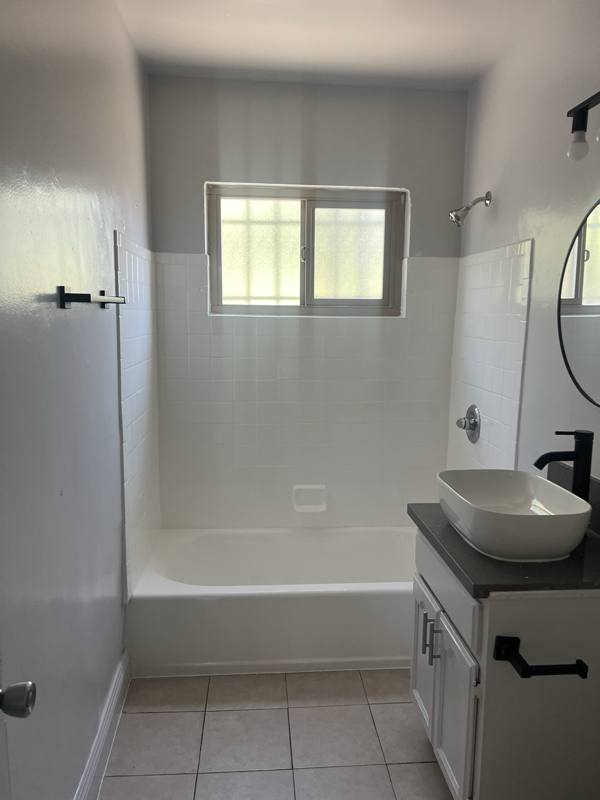 Apartment for rent at 9617 1 2 S Hoover St, Los Angeles, CA 90044