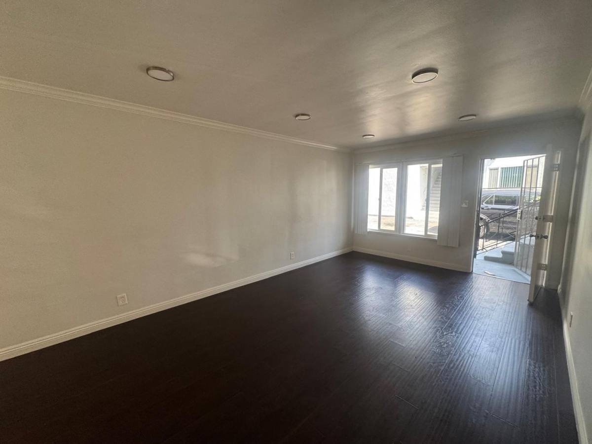 Apartment for rent at 1310 N Las Palmas Ave, Los Angeles, CA 90028