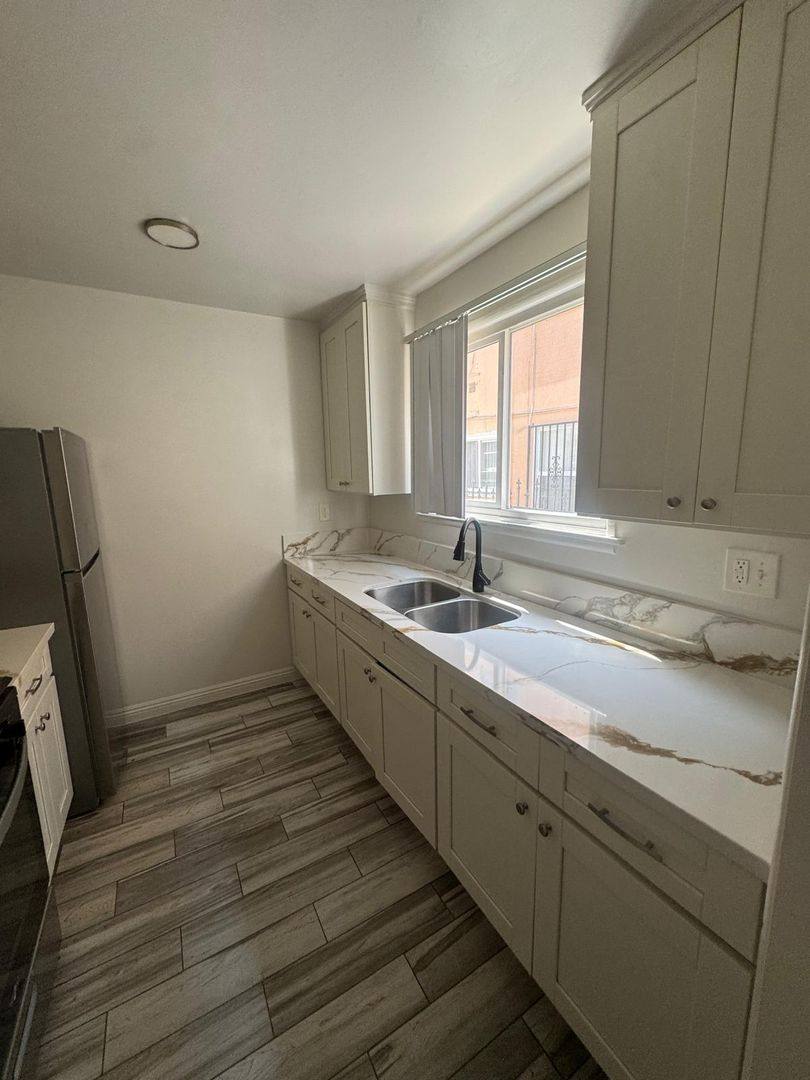 Apartment for rent at 1310 N Las Palmas Ave, Los Angeles, CA 90028