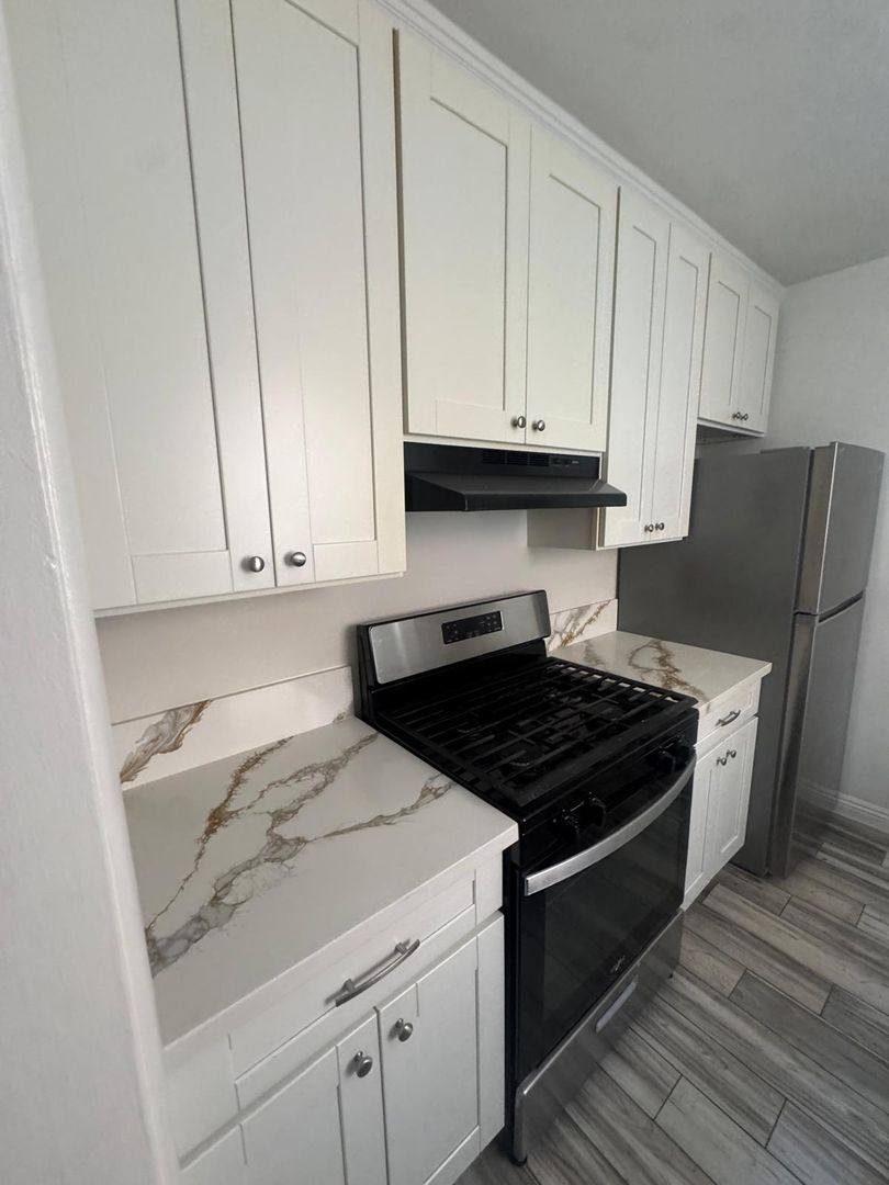 Apartment for rent at 1310 N Las Palmas Ave, Los Angeles, CA 90028