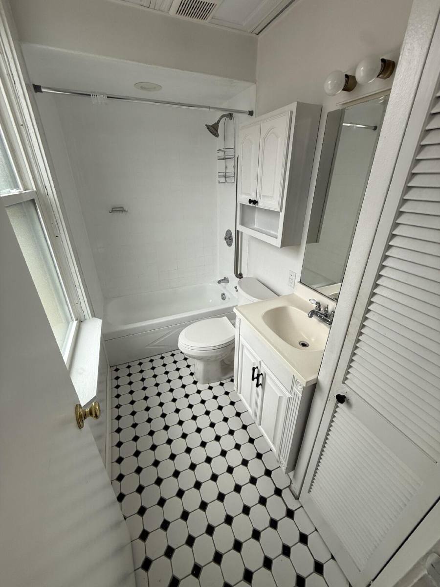 Apartment for rent at 2206 Woodstock Ave #1, Pittsburgh, PA 15218