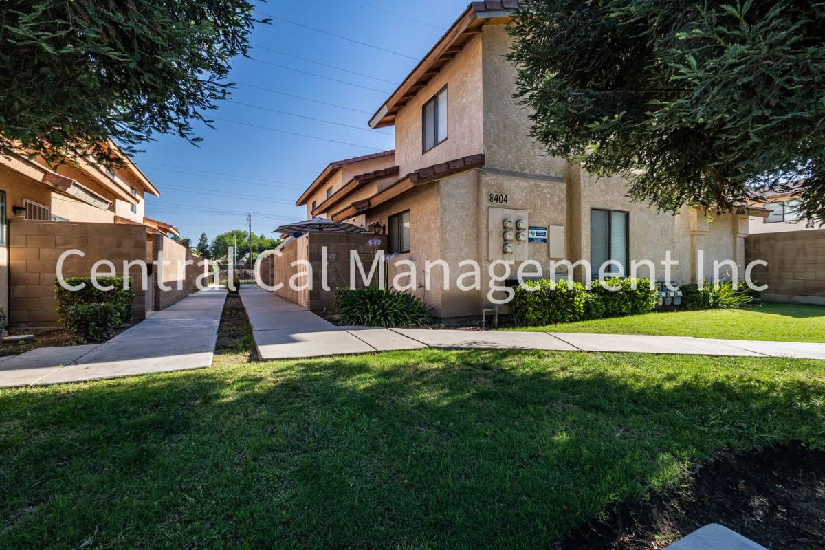 Apartment for rent at 8404 Laborough Dr, Bakersfield, CA 93311