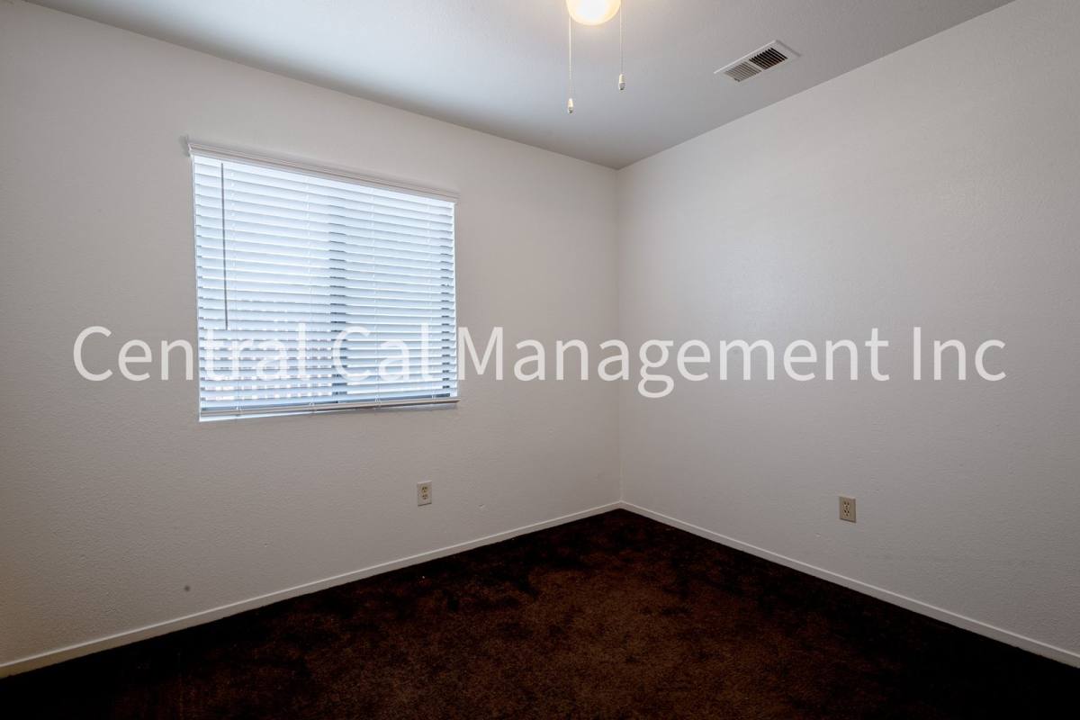 Apartment for rent at 8404 Laborough Dr, Bakersfield, CA 93311