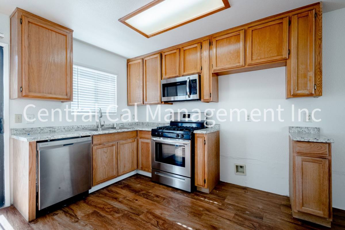 Apartment for rent at 8404 Laborough Dr, Bakersfield, CA 93311