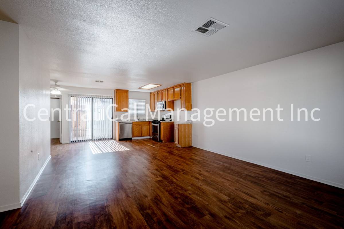 Apartment for rent at 8404 Laborough Dr, Bakersfield, CA 93311