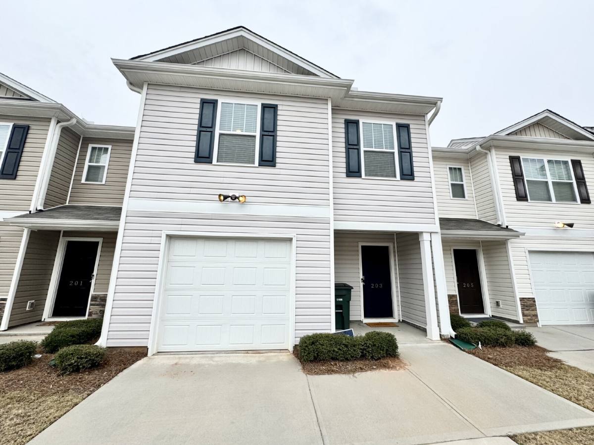 Townhouse for rent at 203 Oakmont Valley Trail, Seneca, SC 29678