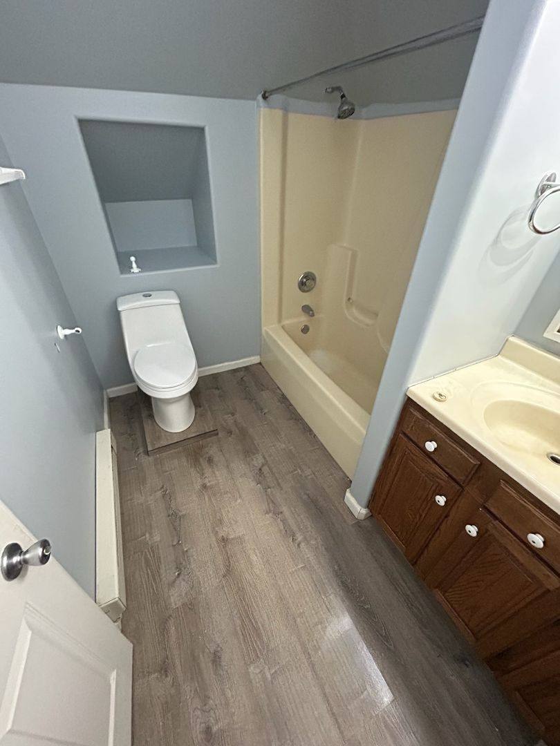 Apartment for rent at 516 W Third St, Mishawaka, IN 46544