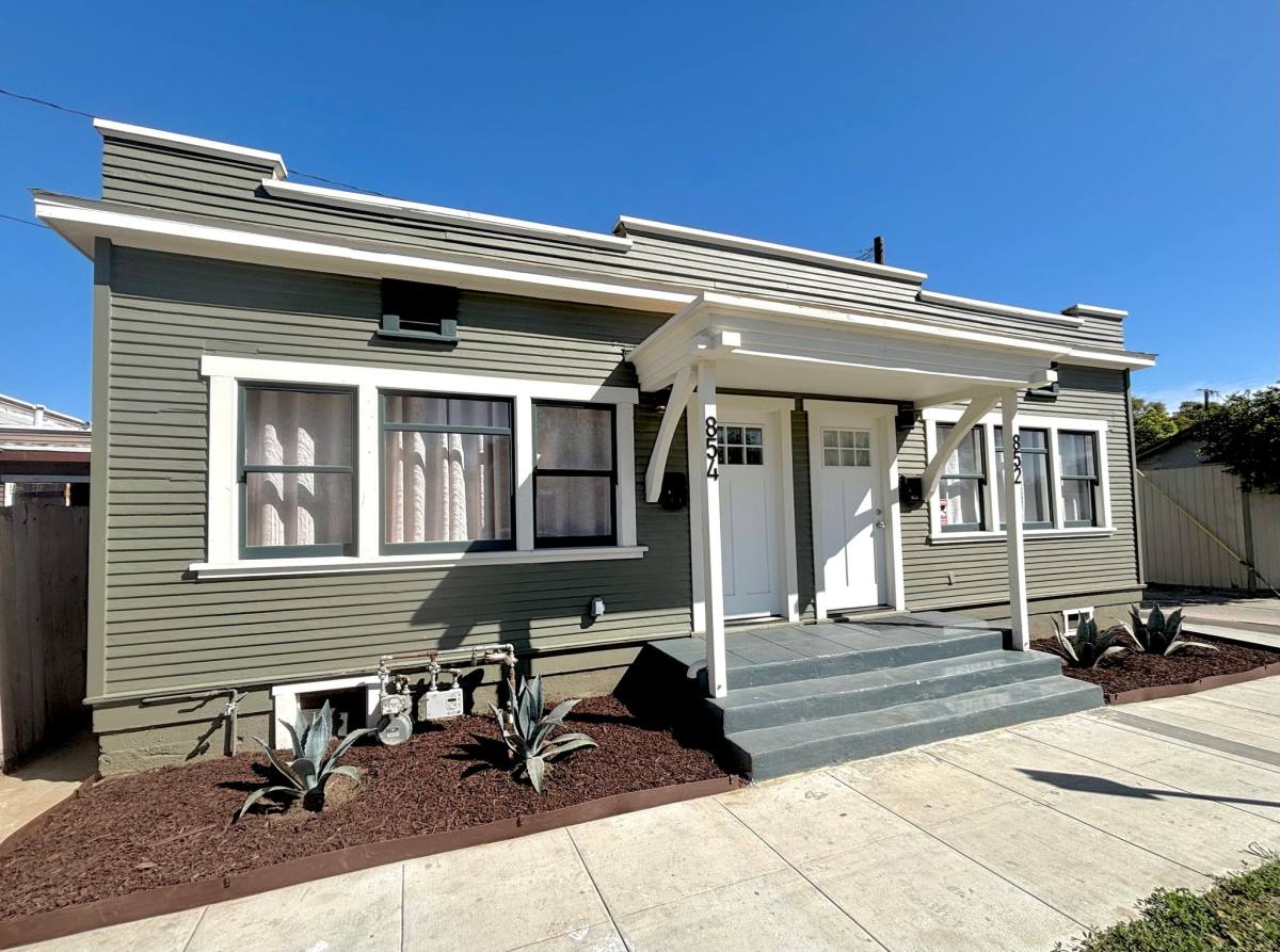 Apartment for rent at 854 Orange Ave, Long Beach, CA 90813