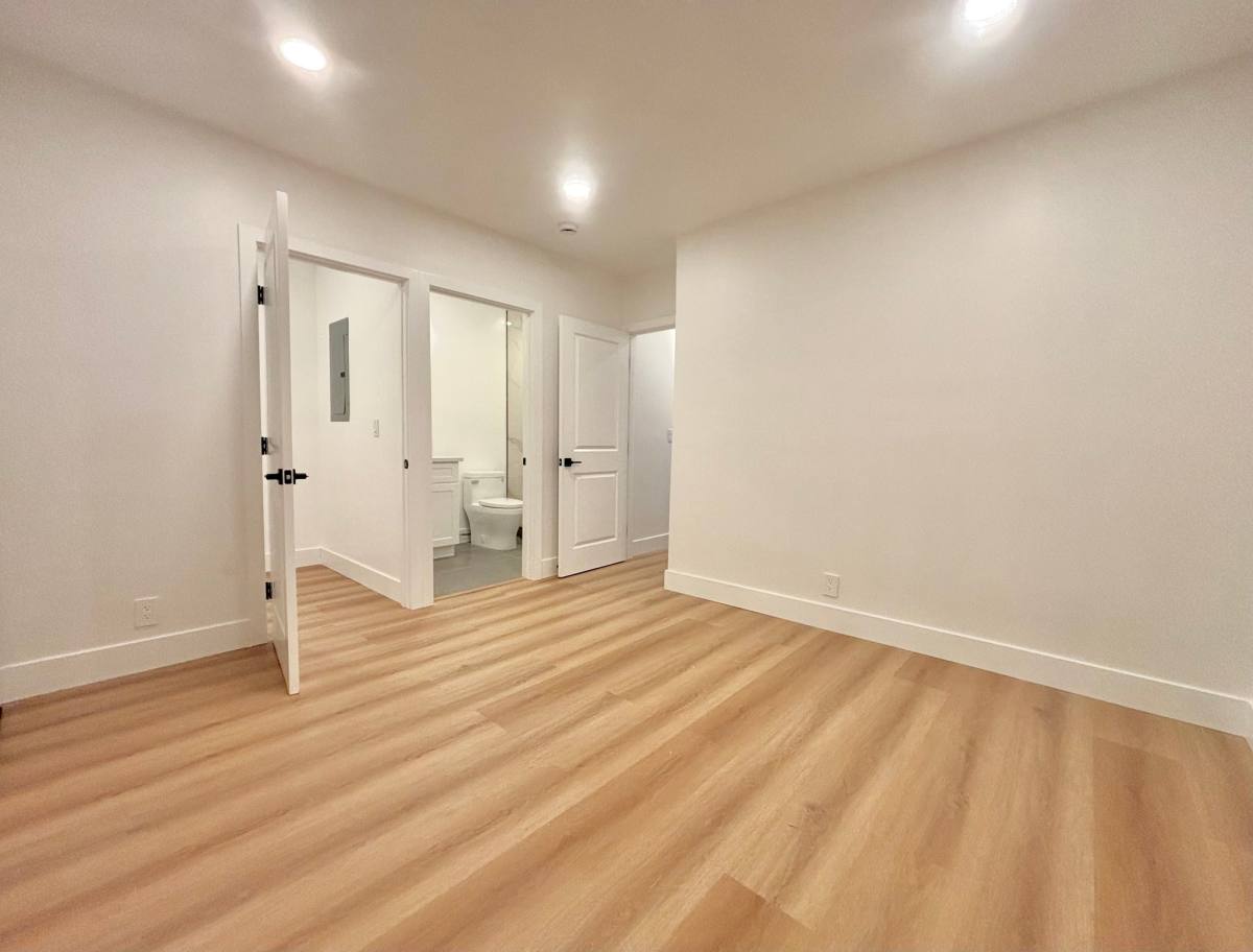 Apartment for rent at 854 Orange Ave, Long Beach, CA 90813