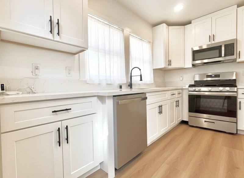 Apartment for rent at 854 Orange Ave, Long Beach, CA 90813
