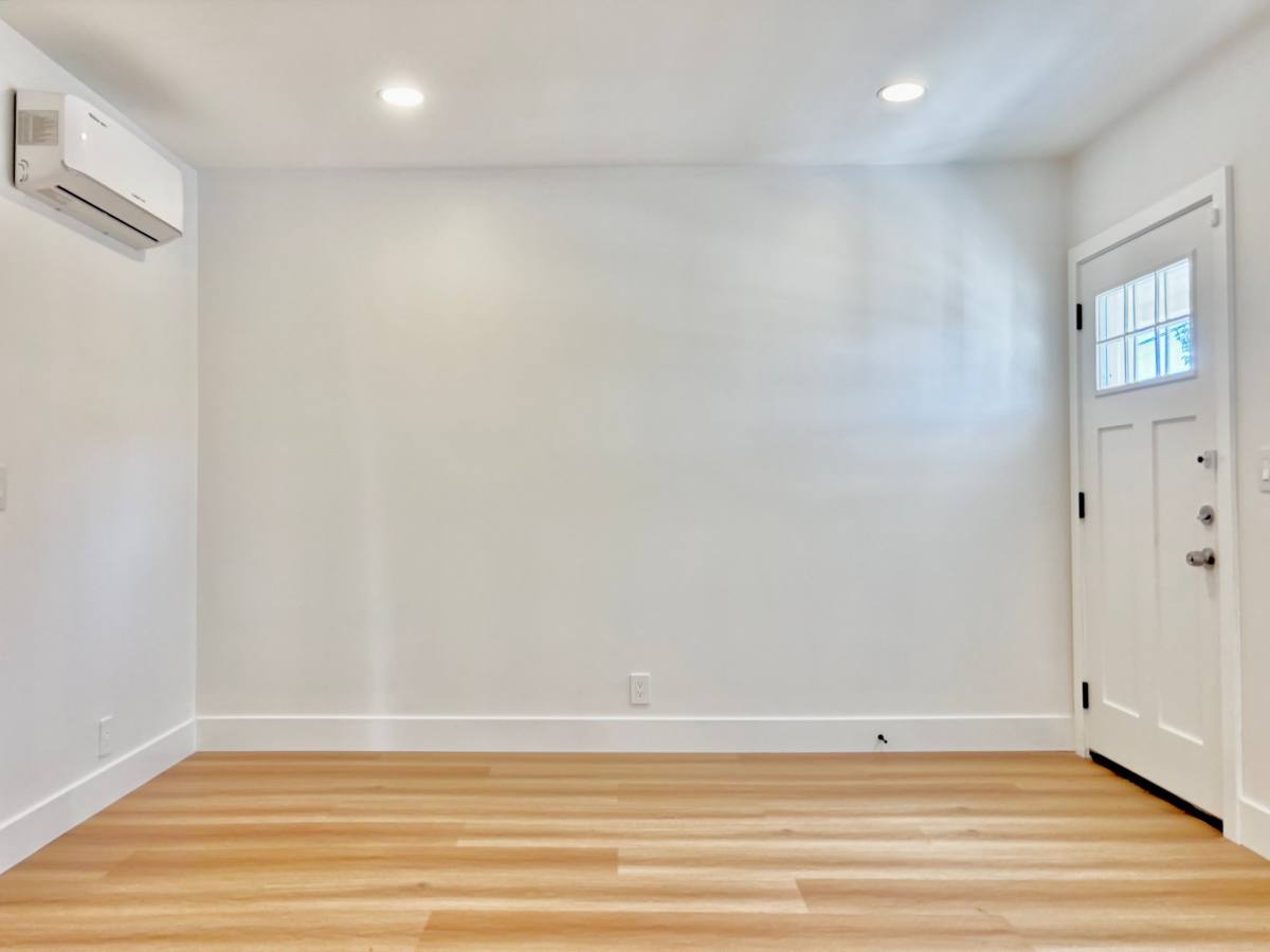 Apartment for rent at 854 Orange Ave, Long Beach, CA 90813