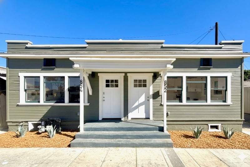 Apartment for rent at 854 Orange Ave, Long Beach, CA 90813
