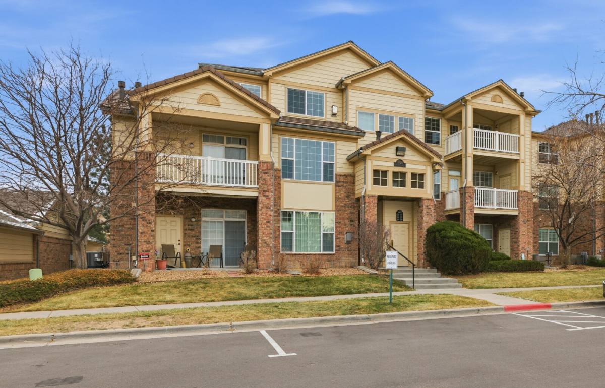 Condo for rent at 5726 N Genoa Way #301, Aurora, CO 80019