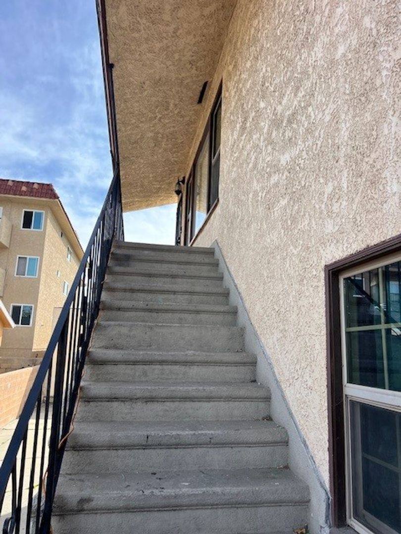 Apartment for rent at 555 W 15th St, San Pedro, CA 90731
