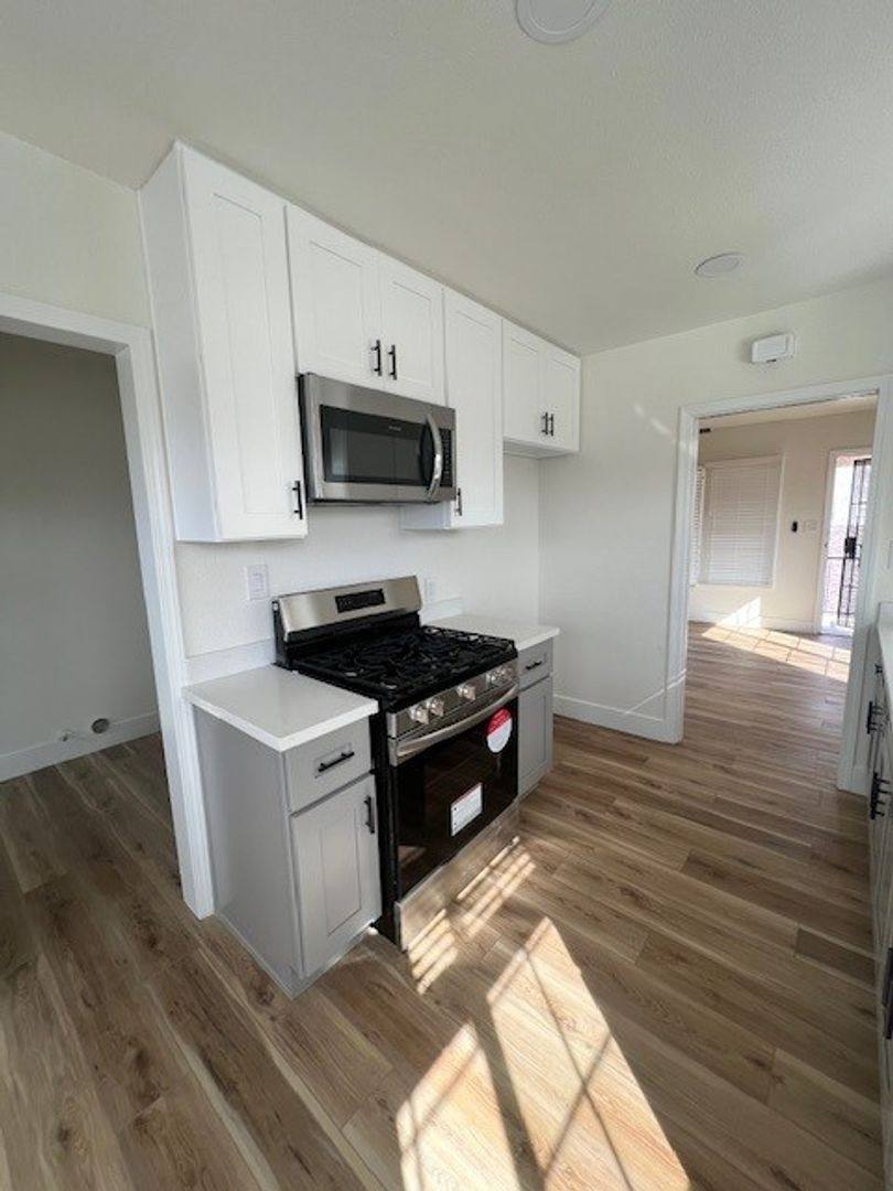 Apartment for rent at 555 W 15th St, San Pedro, CA 90731