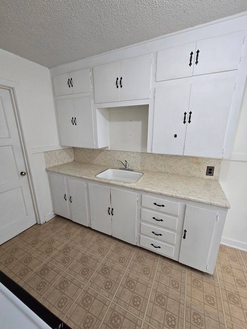 Apartment for rent at 536 Garfield 1819 6th, Clay Center, KS 67432