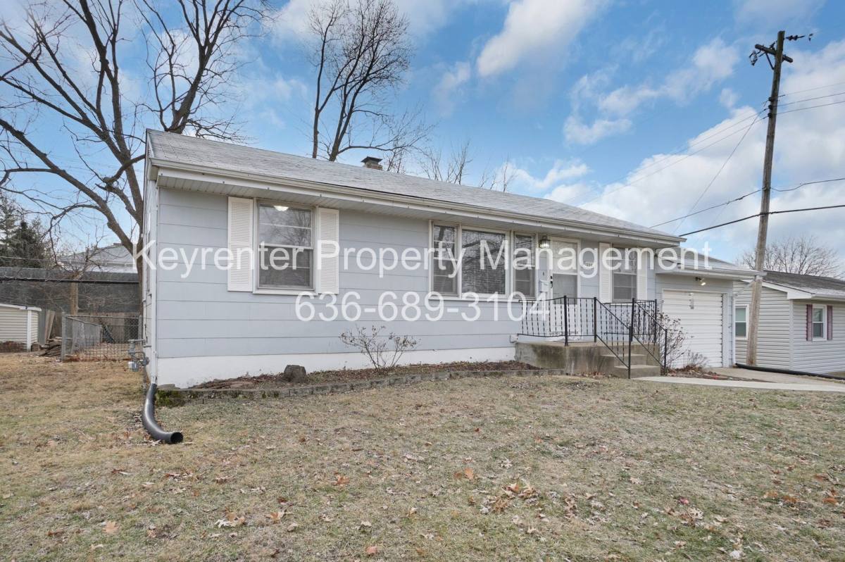 House for rent at 236 S Cadillac Dr, Saint Charles, MO 63301