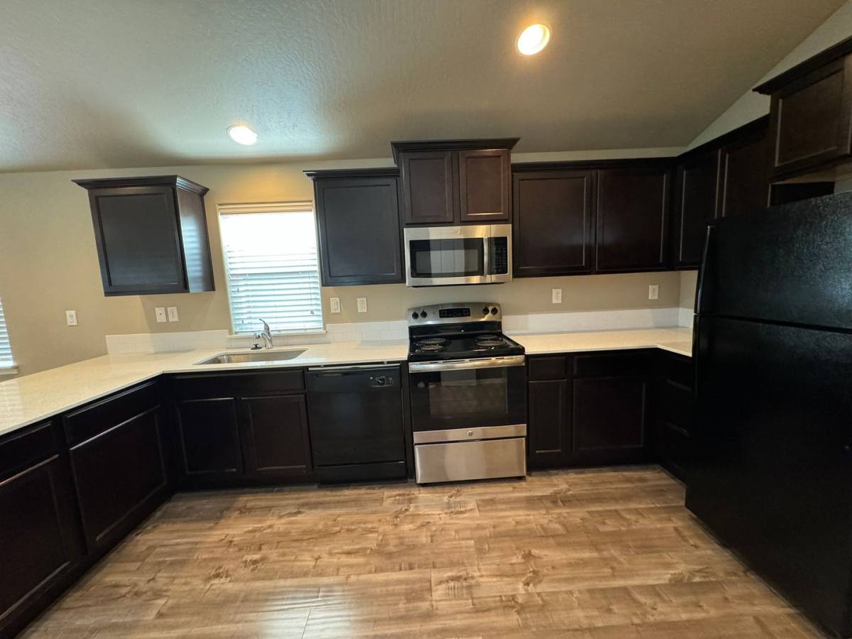 House for rent at 995 Pacific Highway 99 S, Cottage Grove, OR 97424