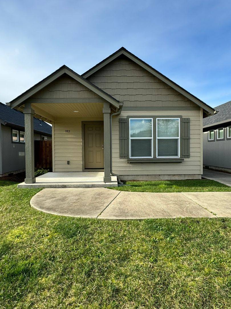 House for rent at 995 Pacific Highway 99 S, Cottage Grove, OR 97424