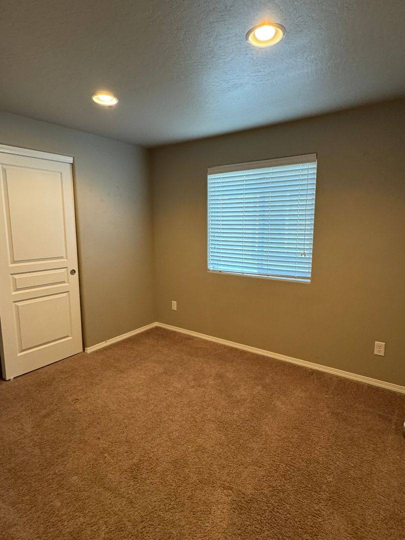 House for rent at 995 Pacific Highway 99 S, Cottage Grove, OR 97424