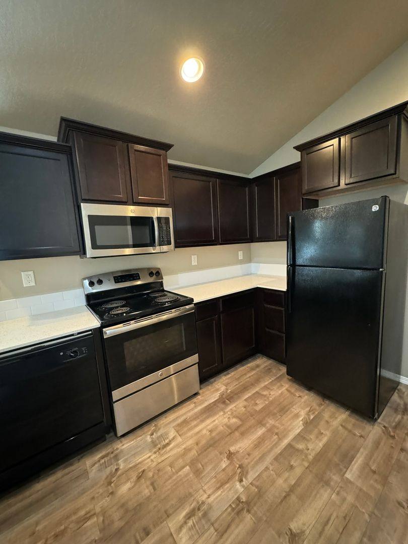 House for rent at 995 Pacific Highway 99 S, Cottage Grove, OR 97424