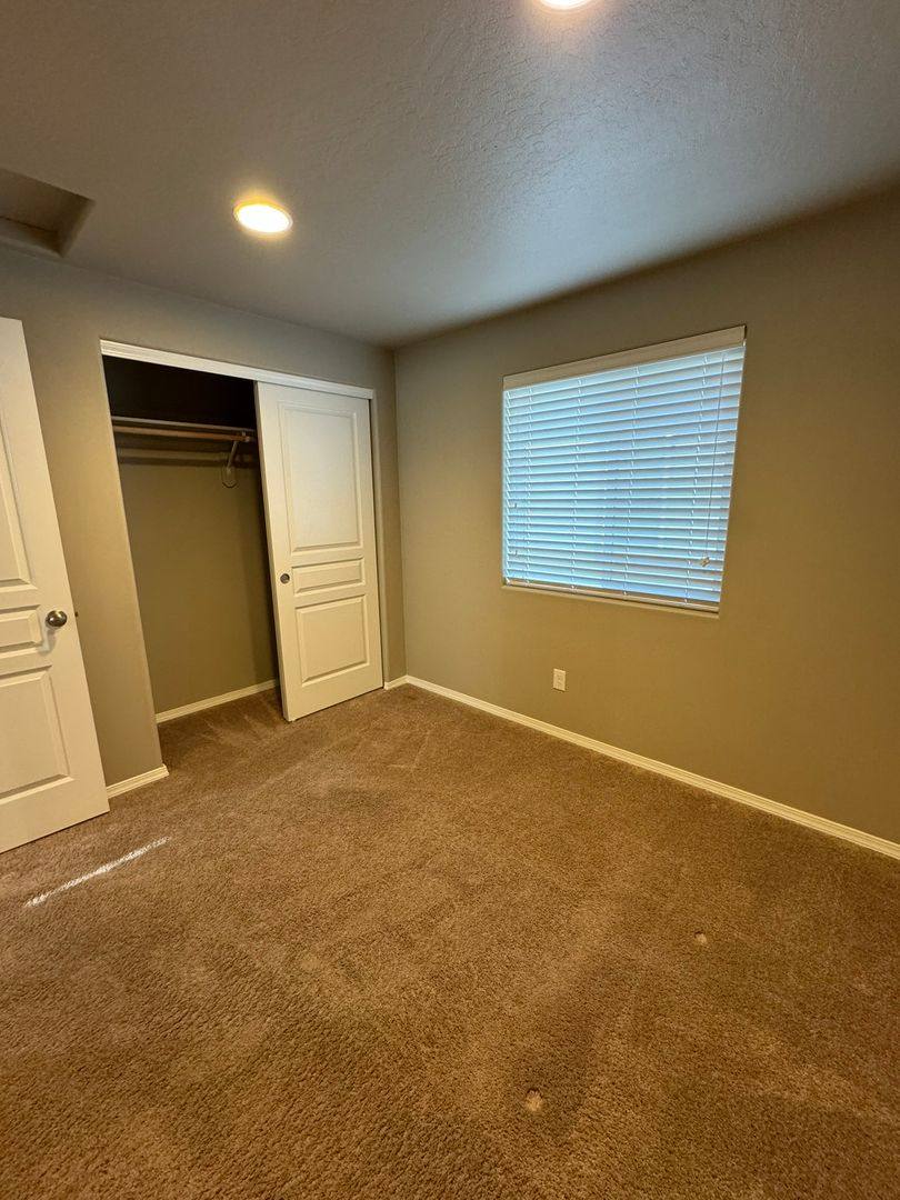 House for rent at 995 Pacific Highway 99 S, Cottage Grove, OR 97424