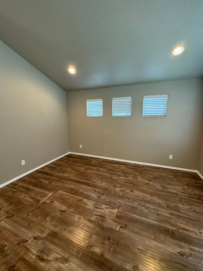 House for rent at 995 Pacific Highway 99 S, Cottage Grove, OR 97424