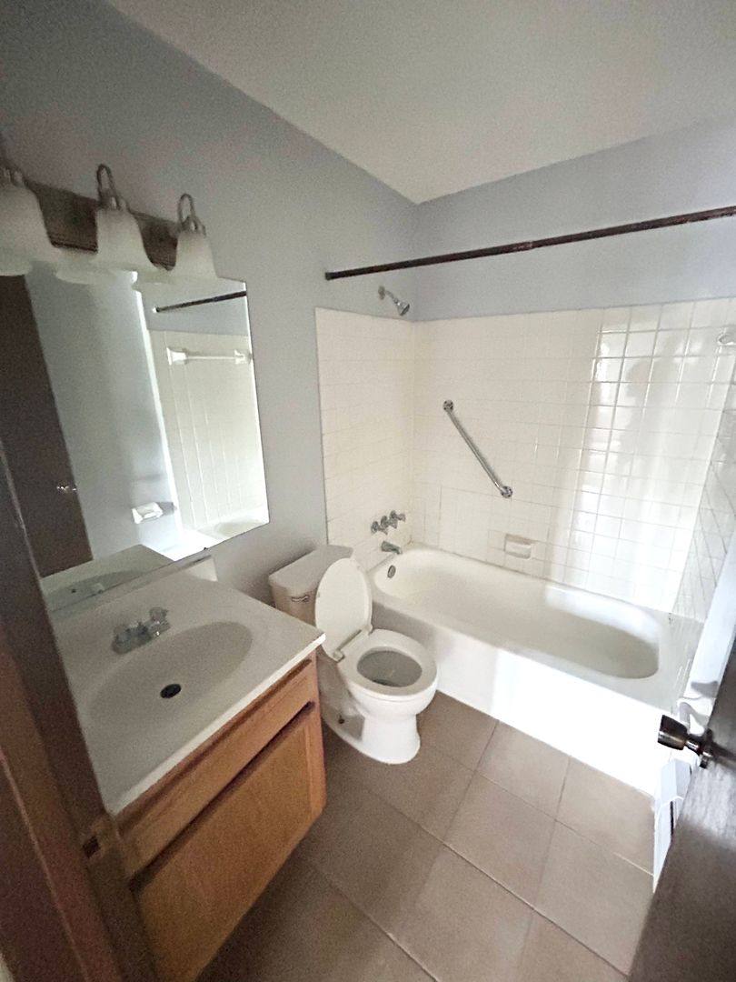 Apartment for rent at 400 Dewey St, Saint Paul, MN 55104