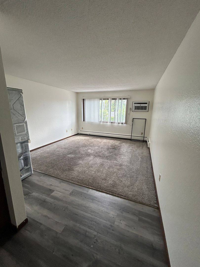 Apartment for rent at 400 Dewey St, Saint Paul, MN 55104
