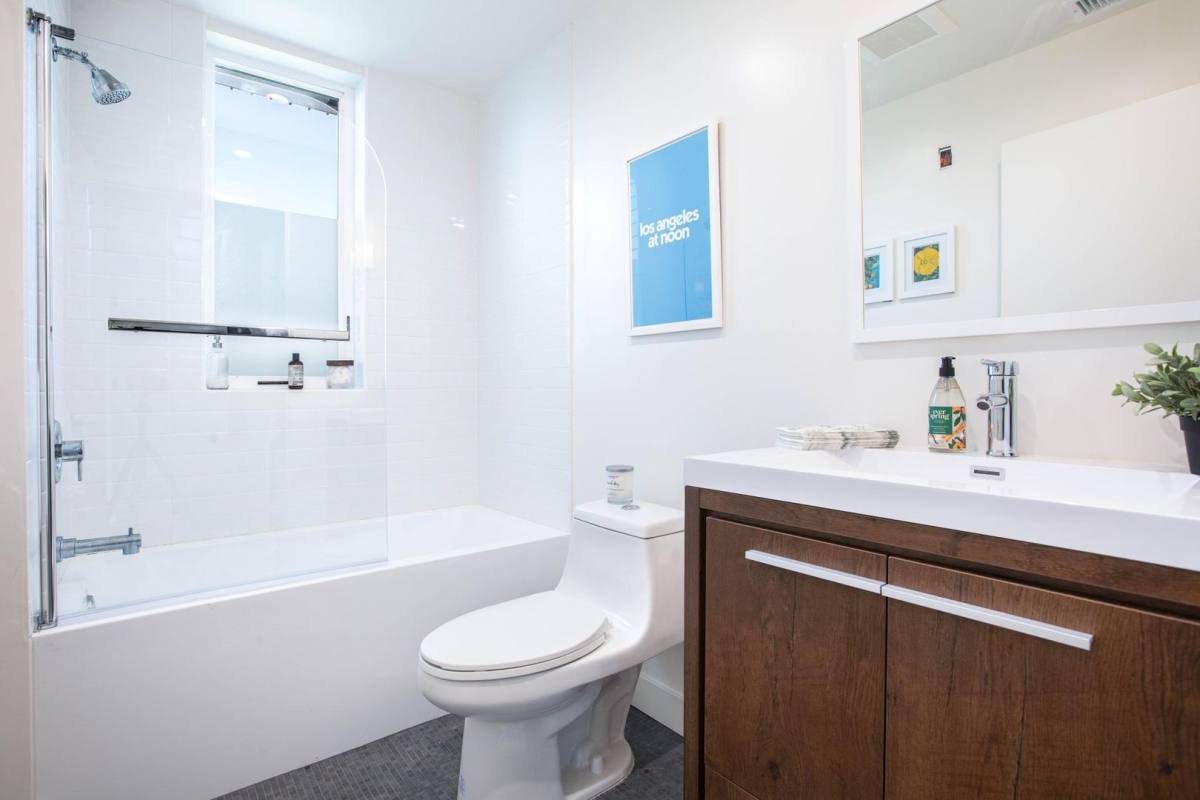 Apartment for rent at 1141 Mohawk St, Los Angeles, CA 90026
