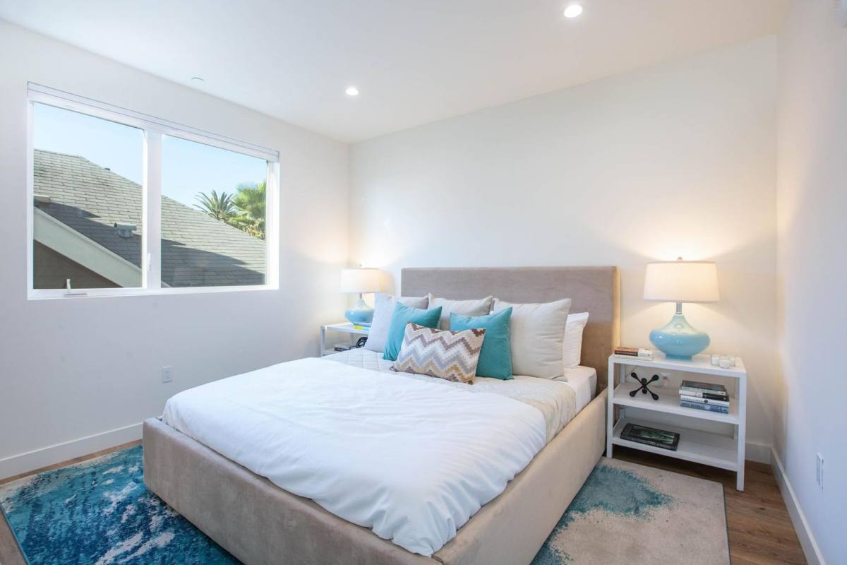 Apartment for rent at 1141 Mohawk St, Los Angeles, CA 90026