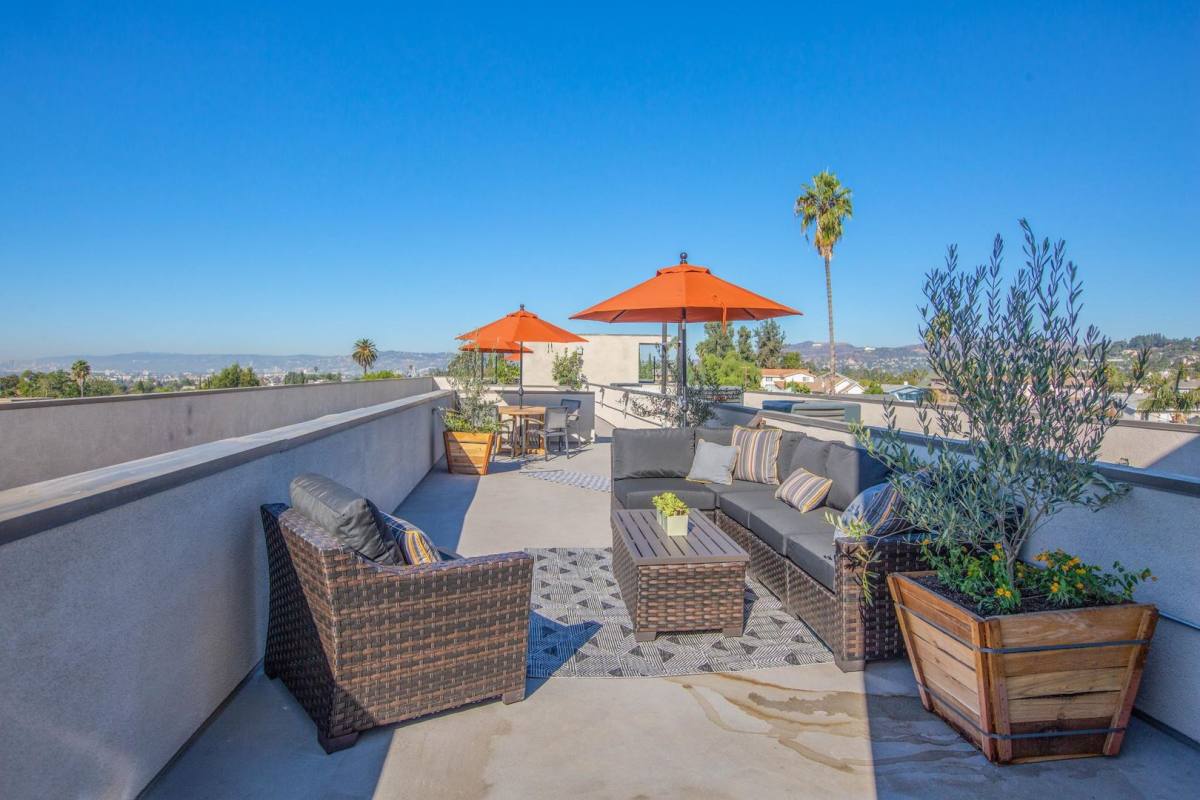 Apartment for rent at 1141 Mohawk St, Los Angeles, CA 90026