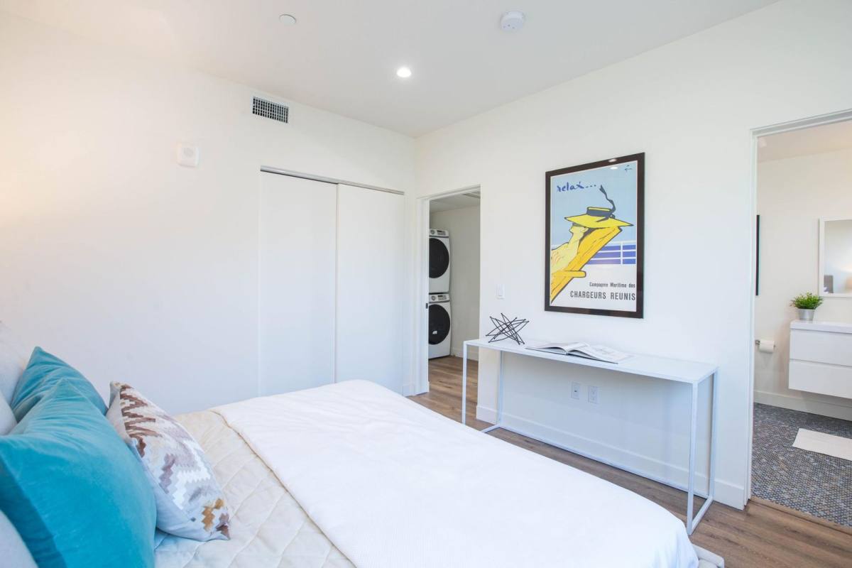 Apartment for rent at 1141 Mohawk St, Los Angeles, CA 90026