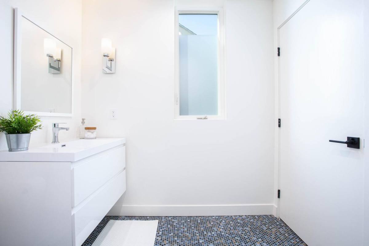 Apartment for rent at 1141 Mohawk St, Los Angeles, CA 90026