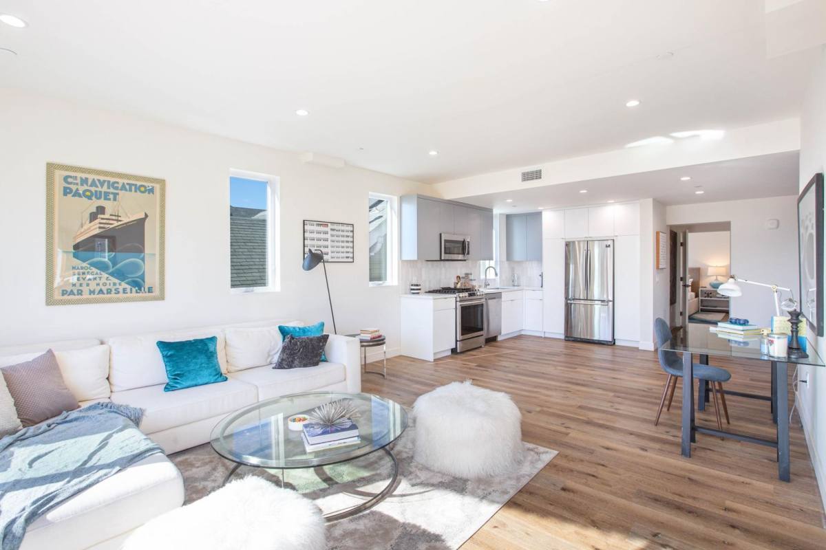 Apartment for rent at 1141 Mohawk St, Los Angeles, CA 90026